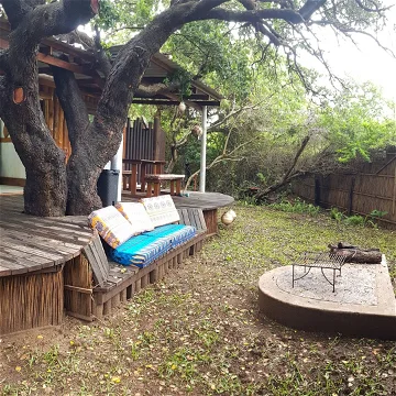 Garden braai and firepit area